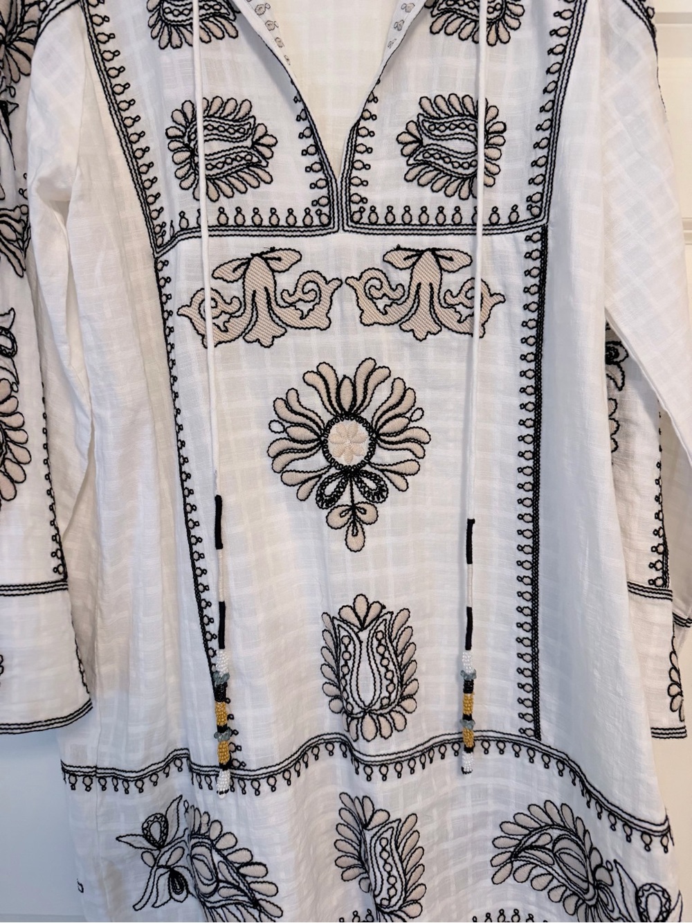 Zara White Mini Dress with Black Embroidery - Picture 2 of 6